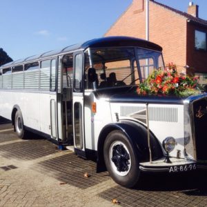 Nostalgische bus vervoerons.nl - Charon Uitvaart